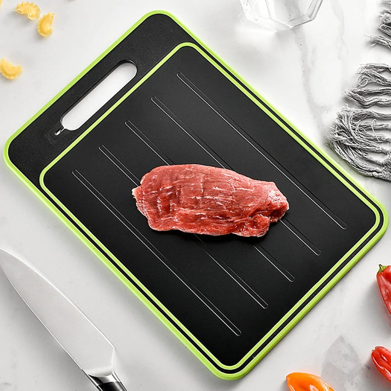 Tábua Multifuncional Pro Chef – Placa de Corte Dupla Face com Superfície de Moagem, Descongelamento Rápido e Apontador de Facas